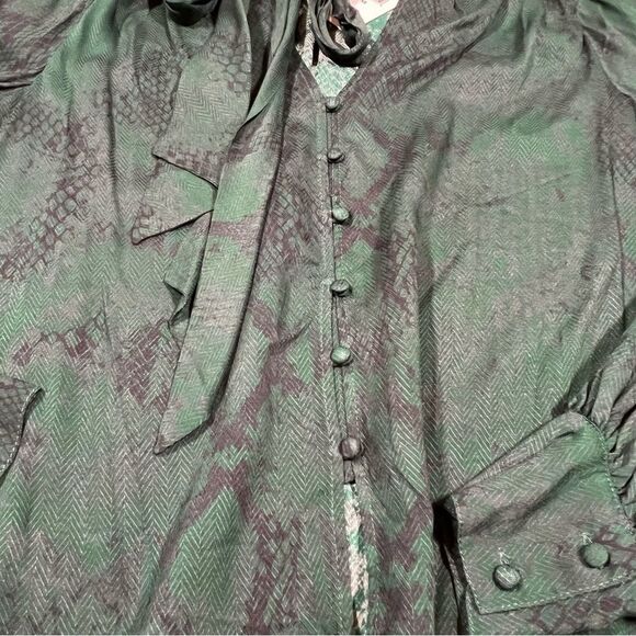 7 for all mankind top 🖤 snake print 🖤 green and black 🖤 new 🖤 size XS - Picture 4 of 10